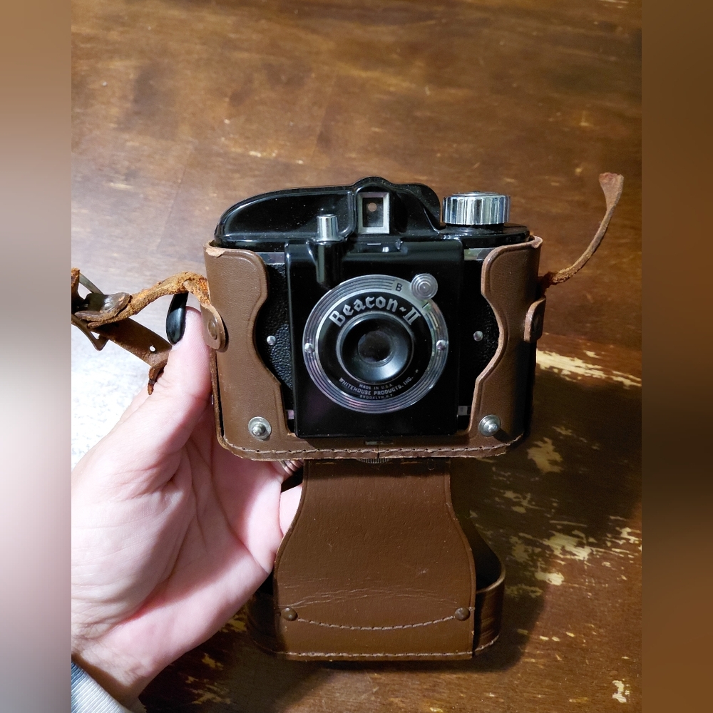 Vintage 1940’s Beacon Camera With Original Leather Case